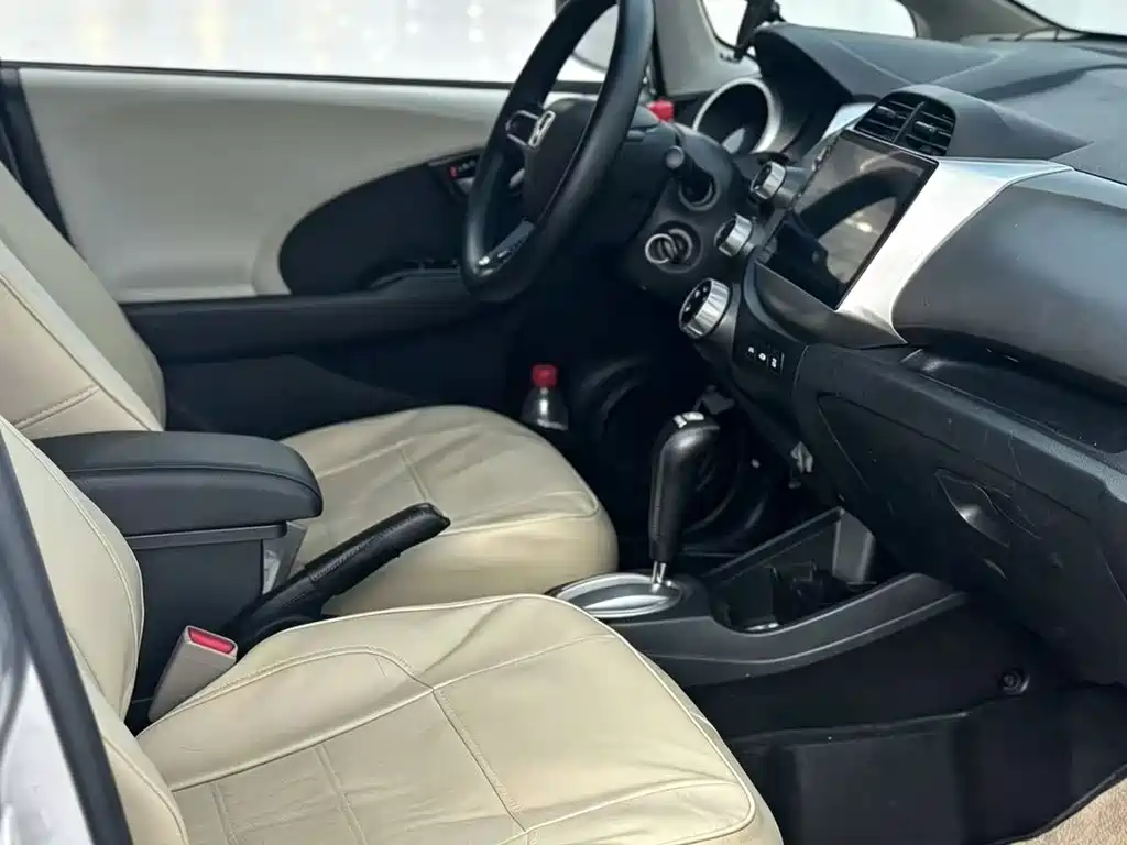 Honda Fit — миниатюра 4