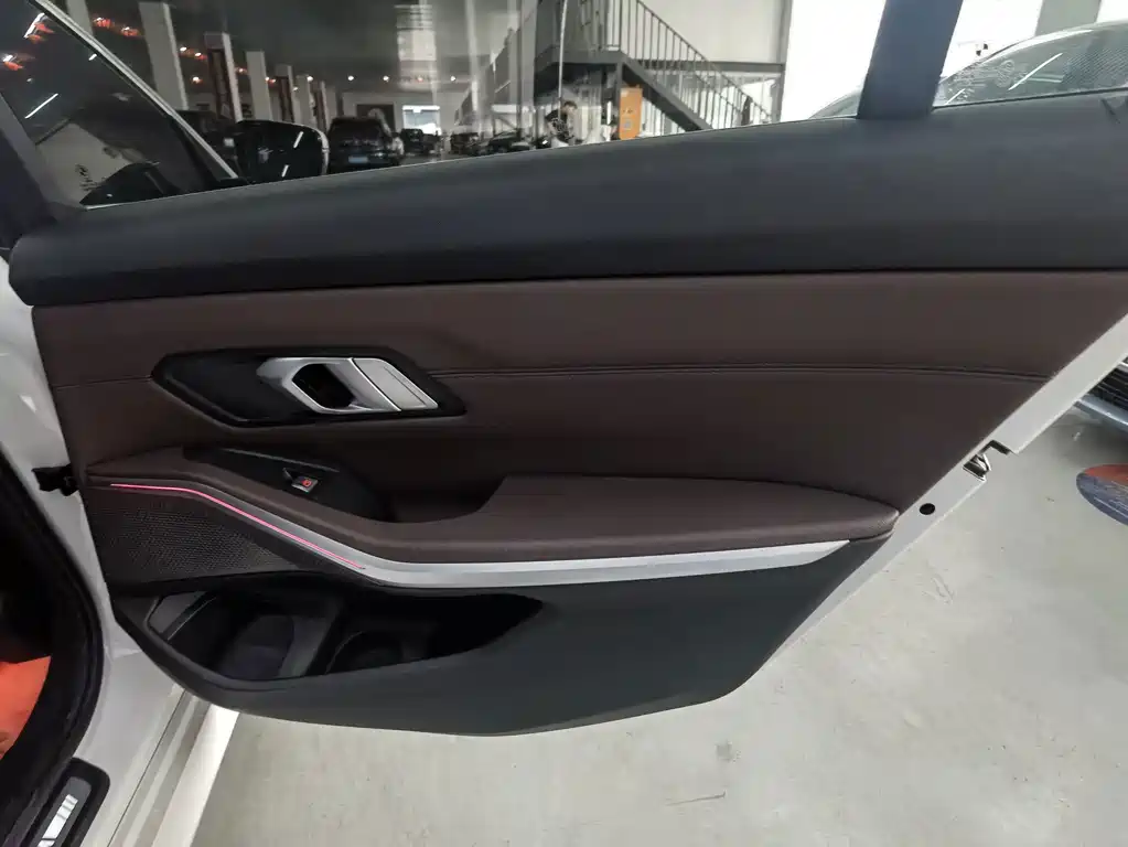 BMW 3 Series — миниатюра 17