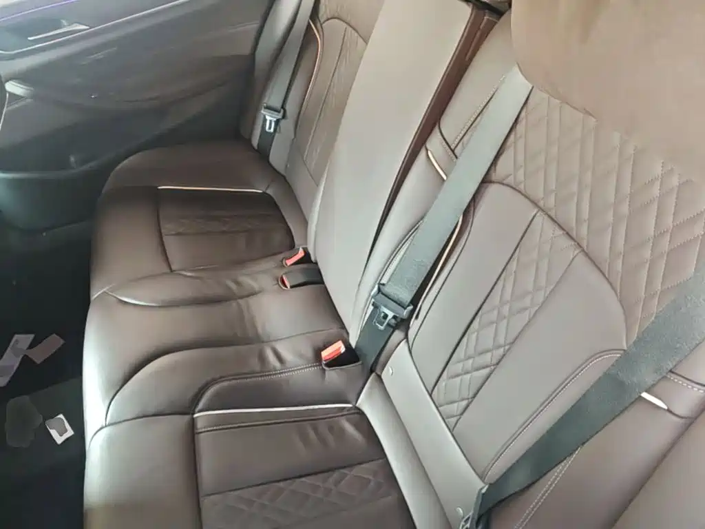 BMW 5 Series — миниатюра 17