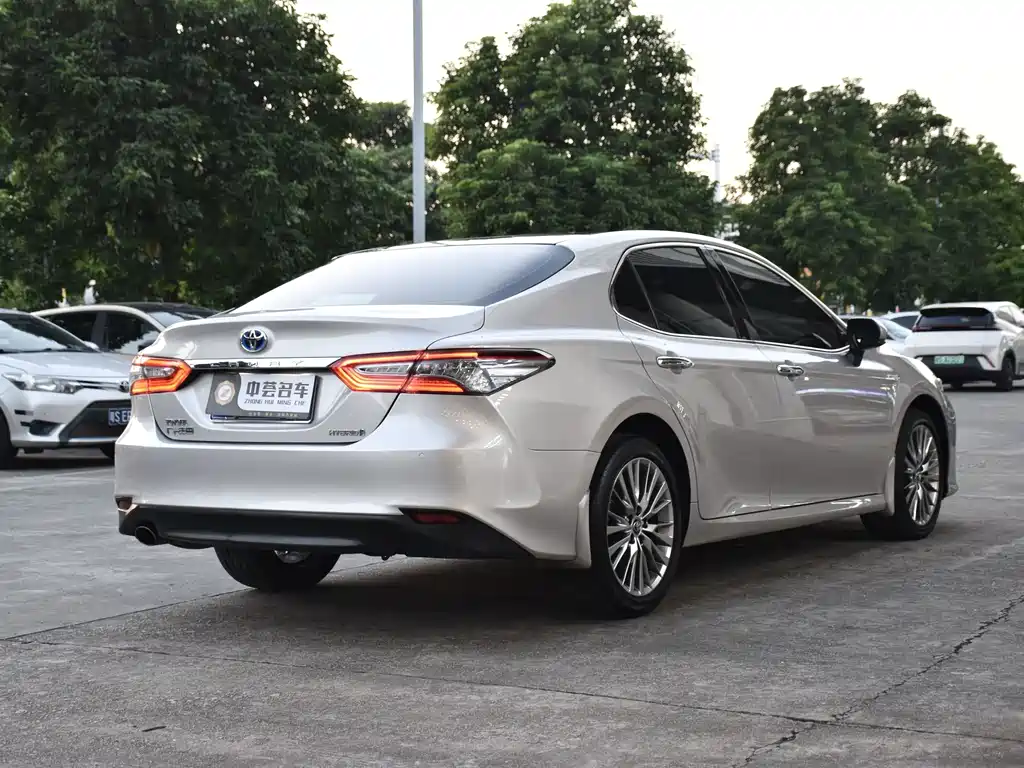Toyota Camry — миниатюра 21