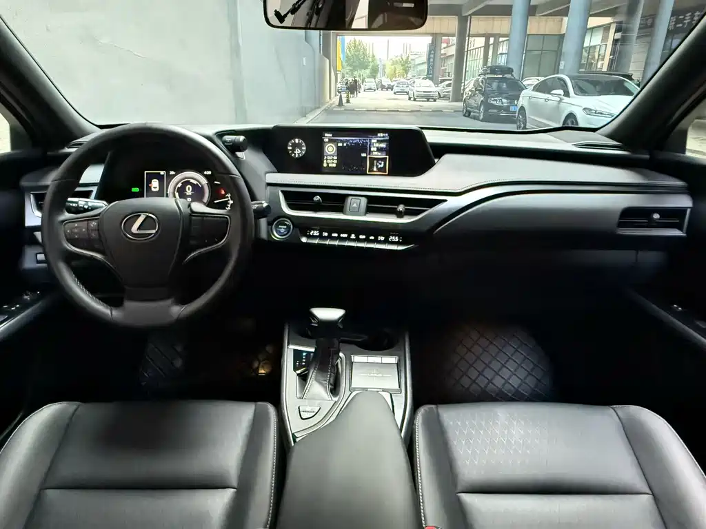 Lexus UX — миниатюра 7
