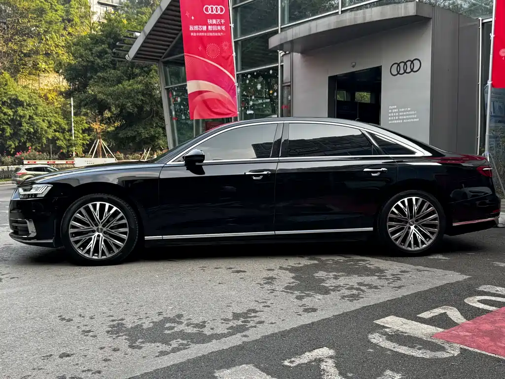 AUDI A8