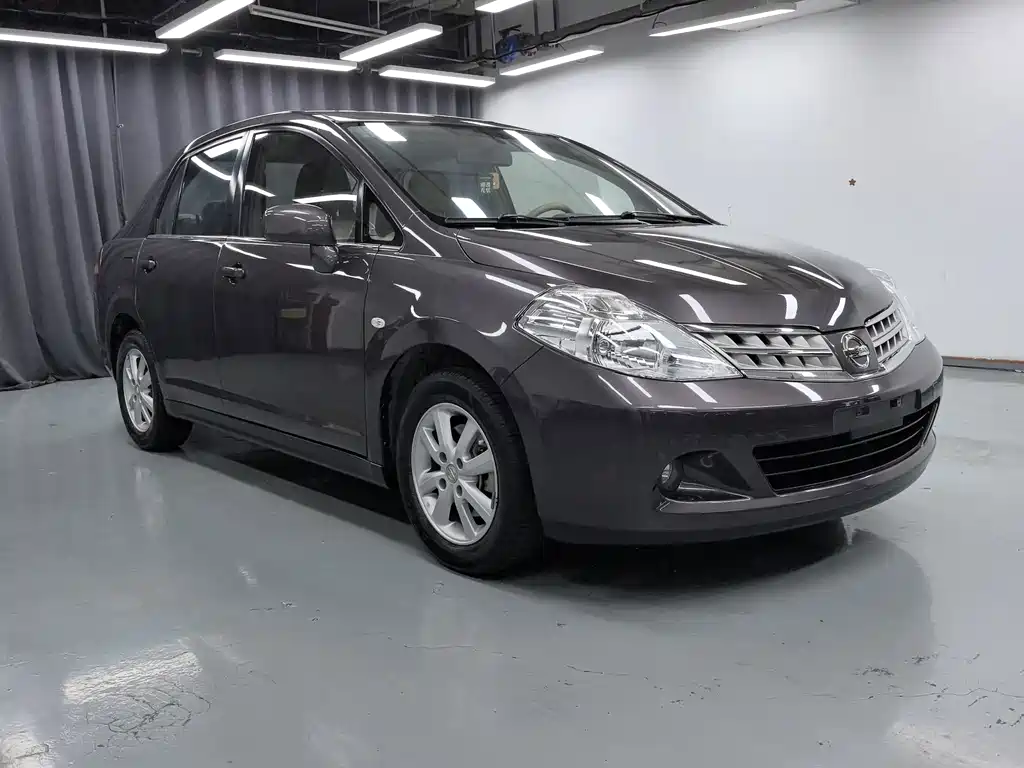 Nissan Tiida — миниатюра 3