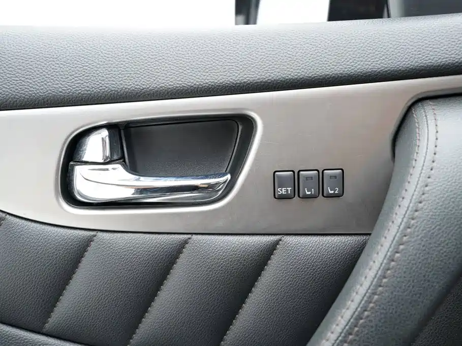Infiniti QX70 — миниатюра 26