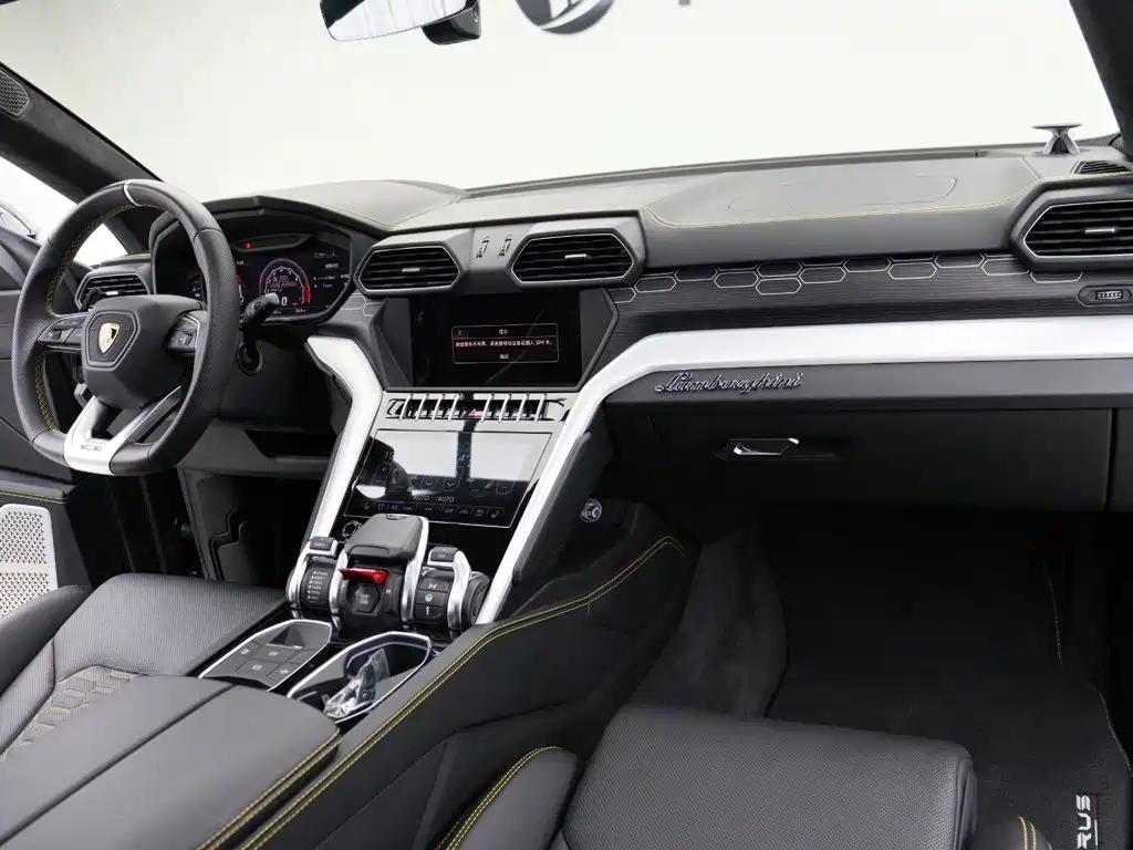 Lamborghini Urus — миниатюра 25