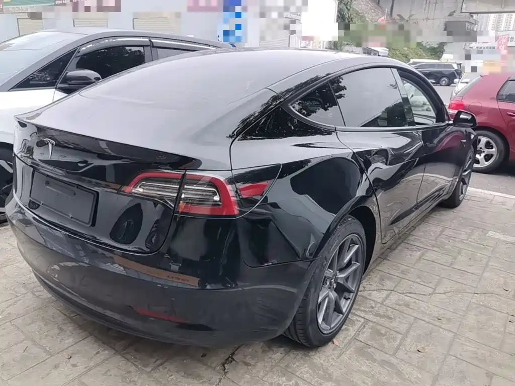 Tesla Model 3 — миниатюра 7