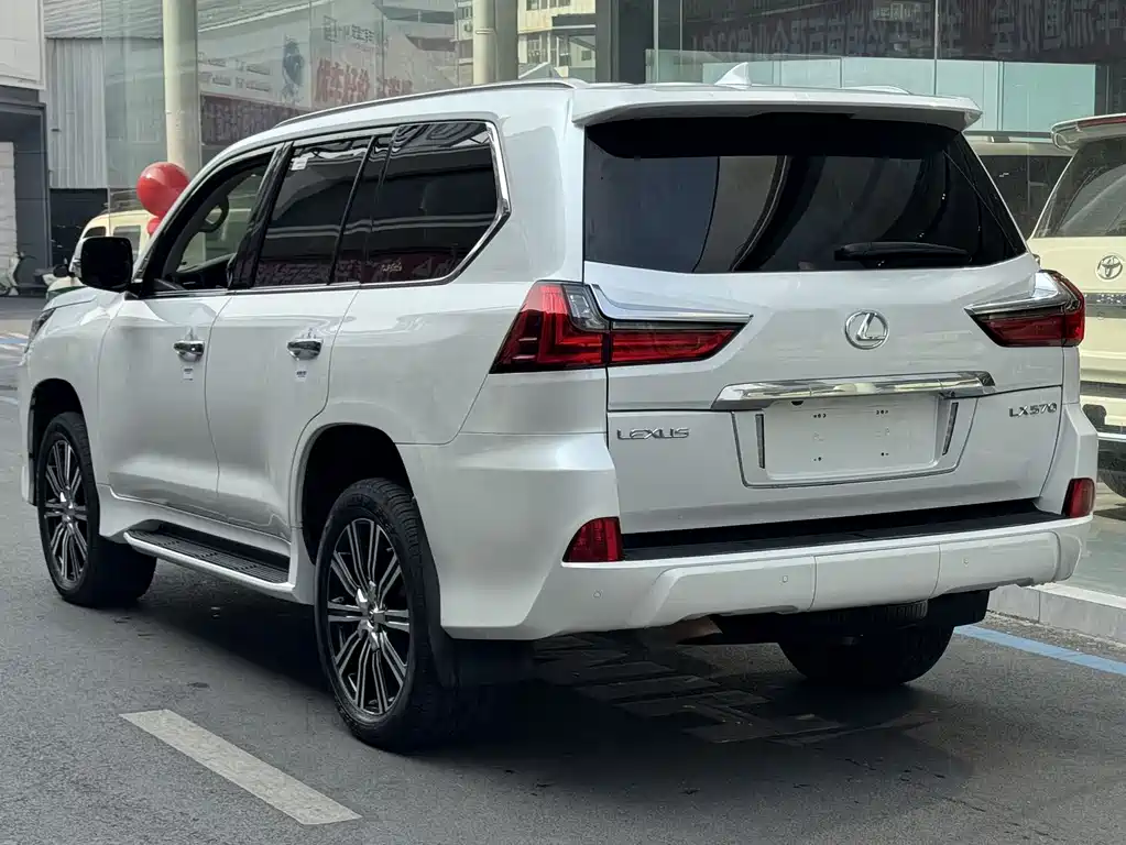 LEXUS LX