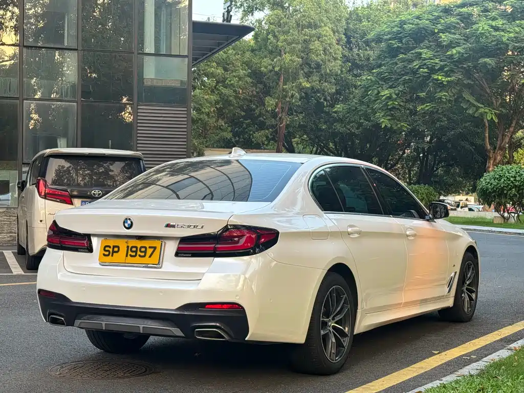 BMW 5 Series — миниатюра 5