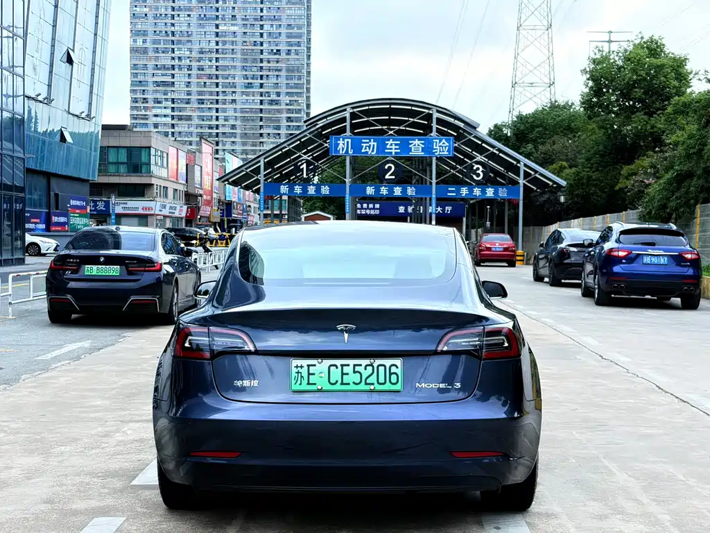 Tesla Model 3 — миниатюра 4