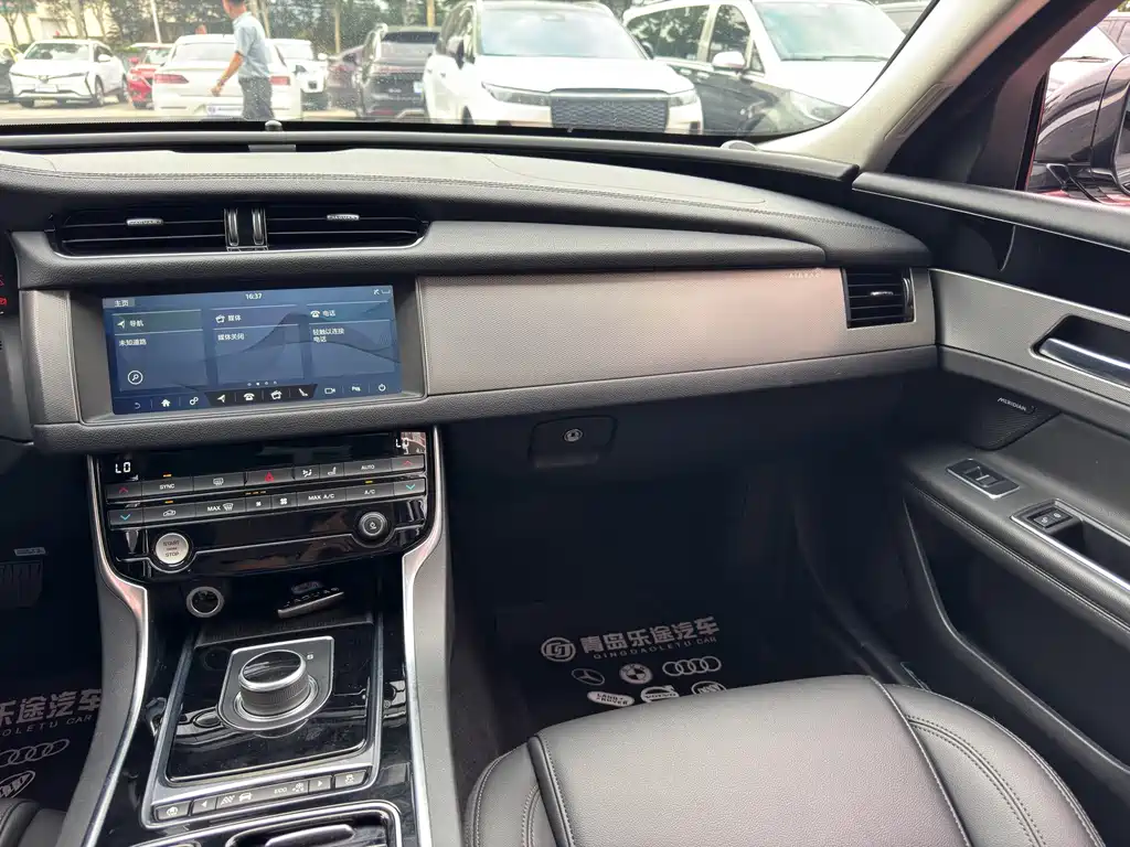 Jaguar XFL — миниатюра 12