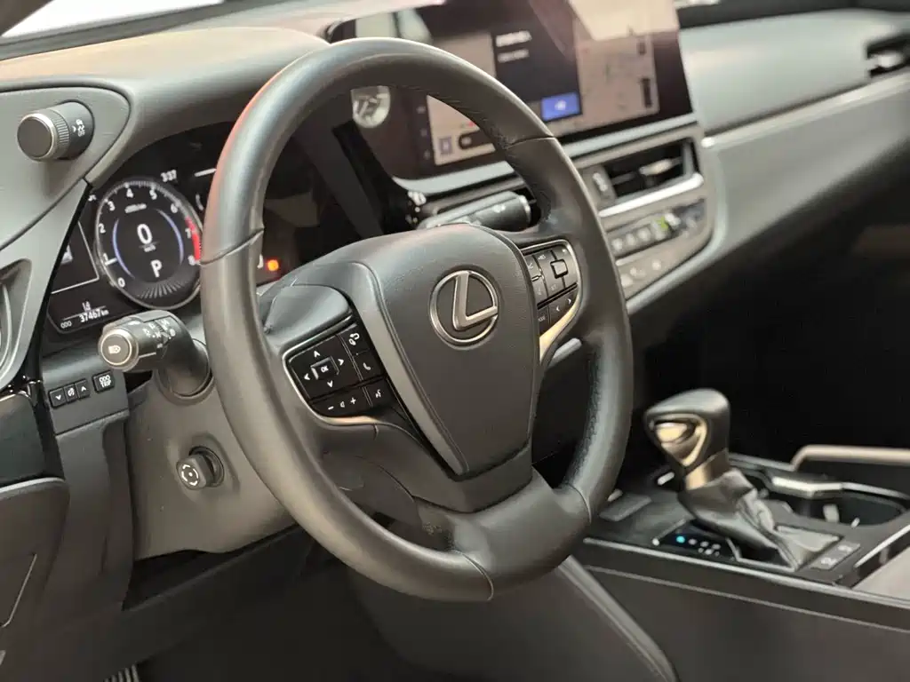 Lexus ES — миниатюра 7