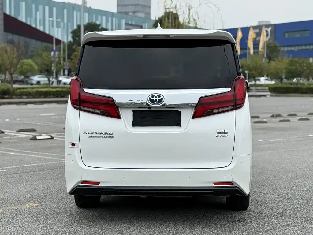 Toyota Alphard — миниатюра 7