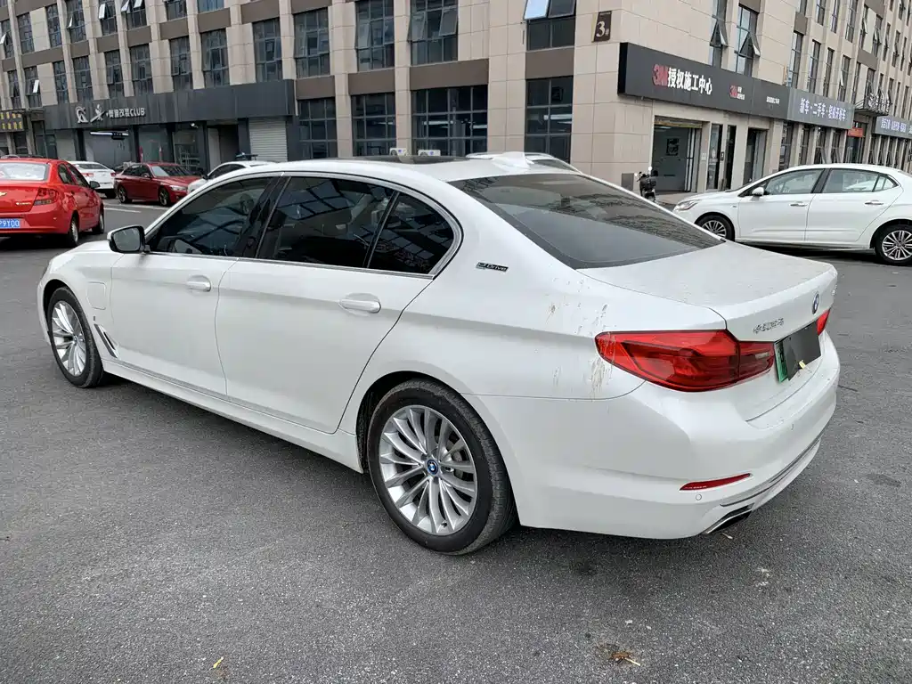 BMW 5 Series New Energy — миниатюра 11
