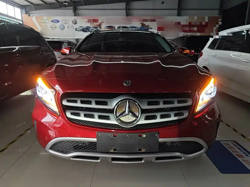 MERCEDES-BENZ GLA