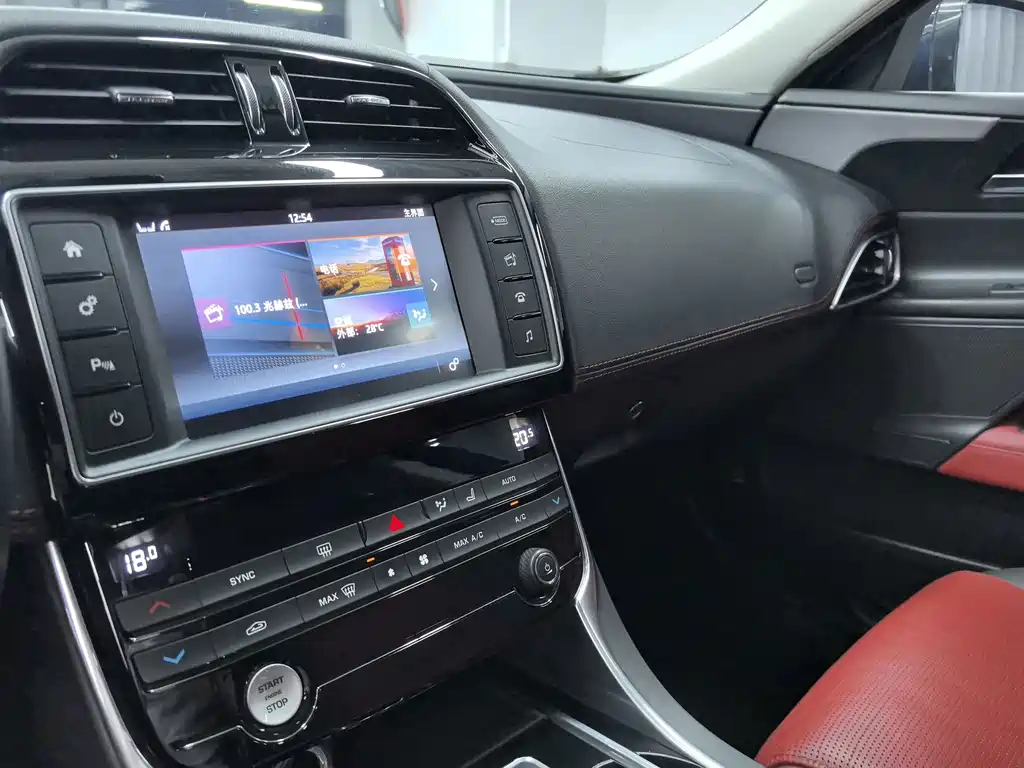 Jaguar XE — миниатюра 10