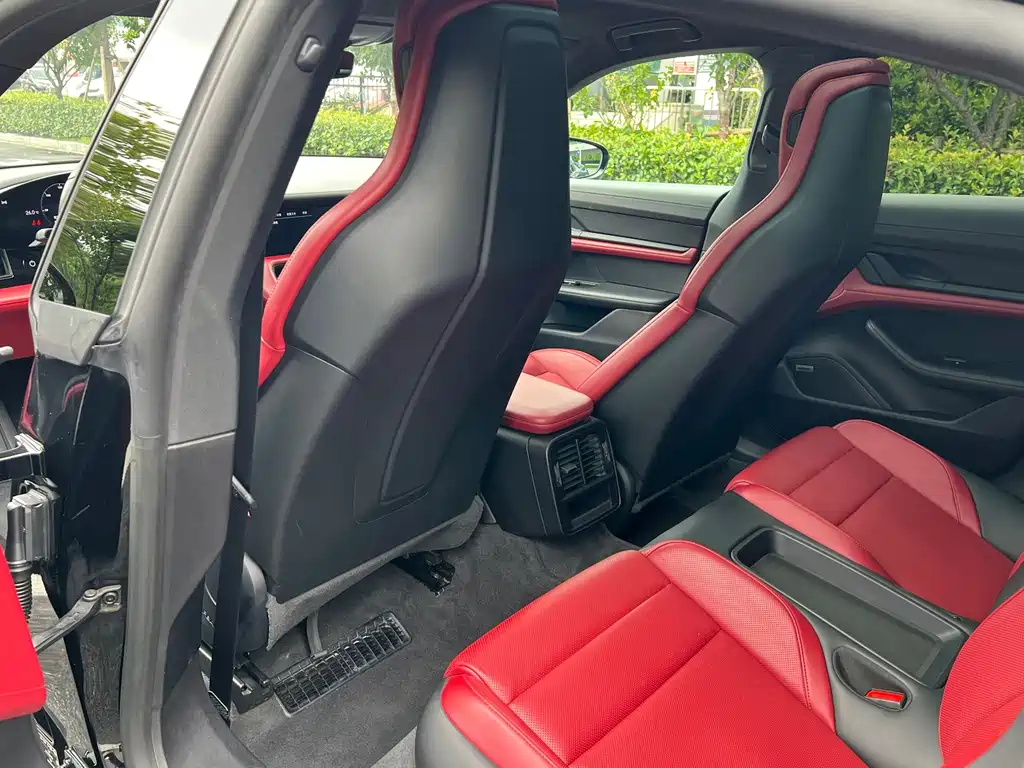 Porsche Taycan — миниатюра 5