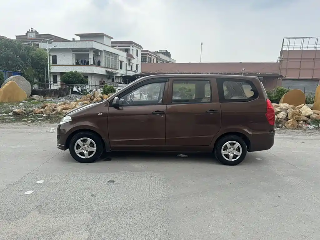 Wuling Hongguang — миниатюра 5
