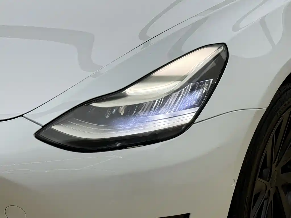 Tesla Model 3 — миниатюра 4