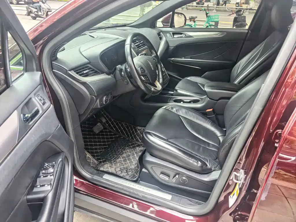 Lincoln MKC — миниатюра 6