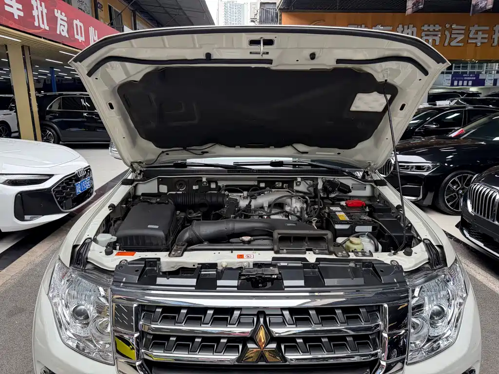 Mitsubishi Pajero (Import) — миниатюра 32