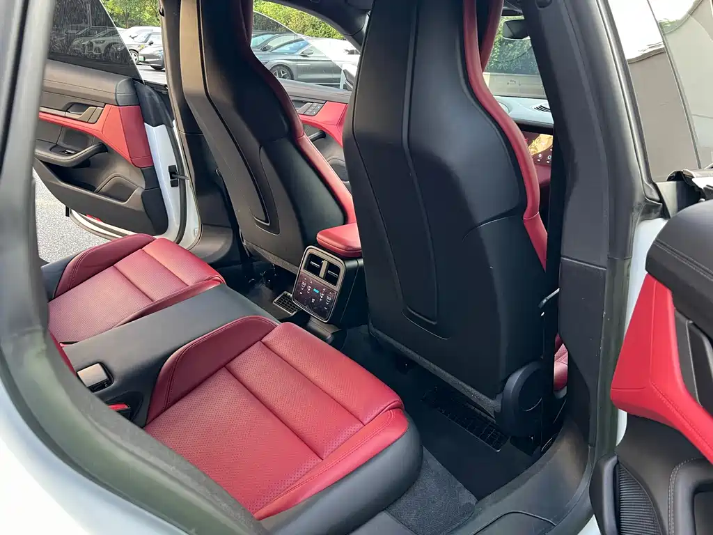 Porsche Taycan — миниатюра 8