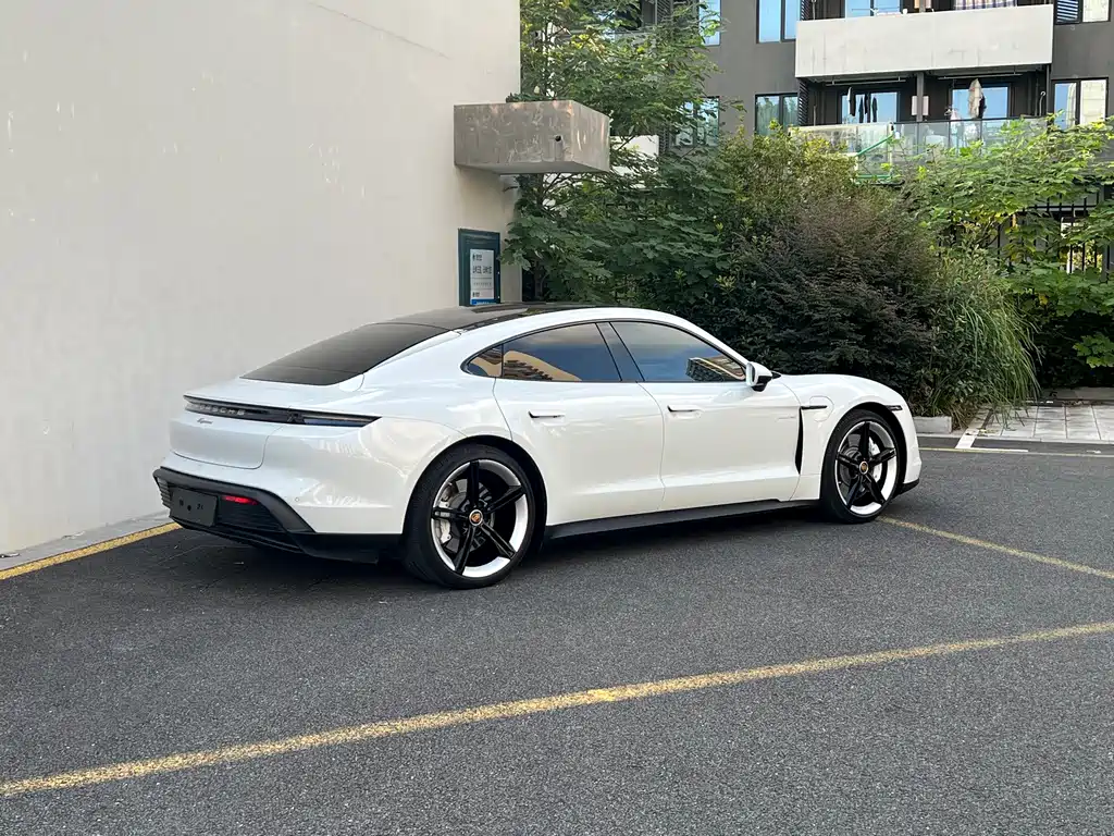 Porsche Taycan — миниатюра 12
