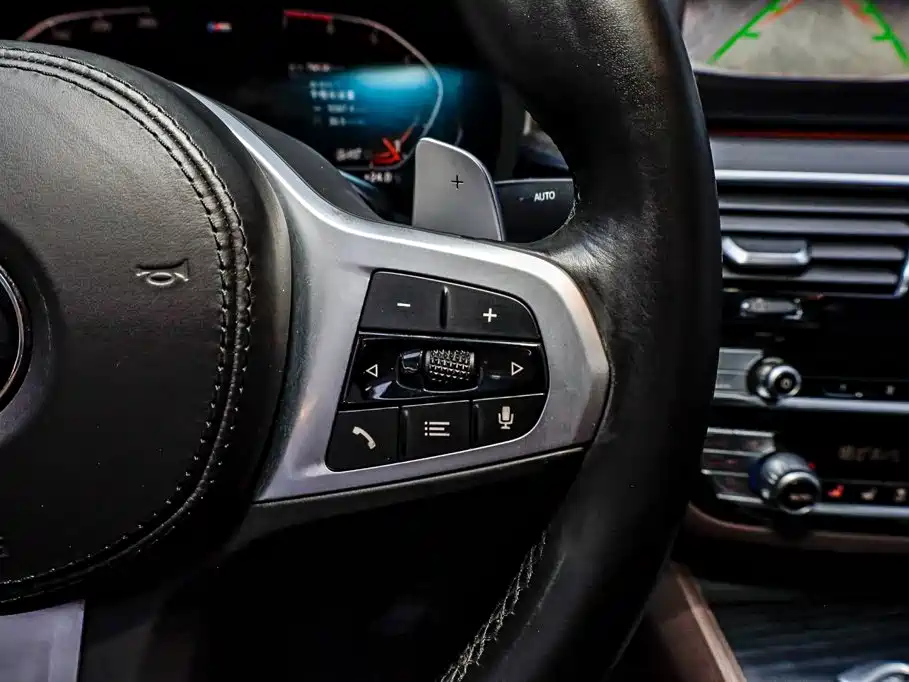 BMW 5 Series — миниатюра 17