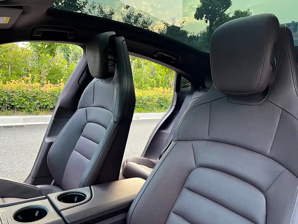 Porsche Taycan — миниатюра 9