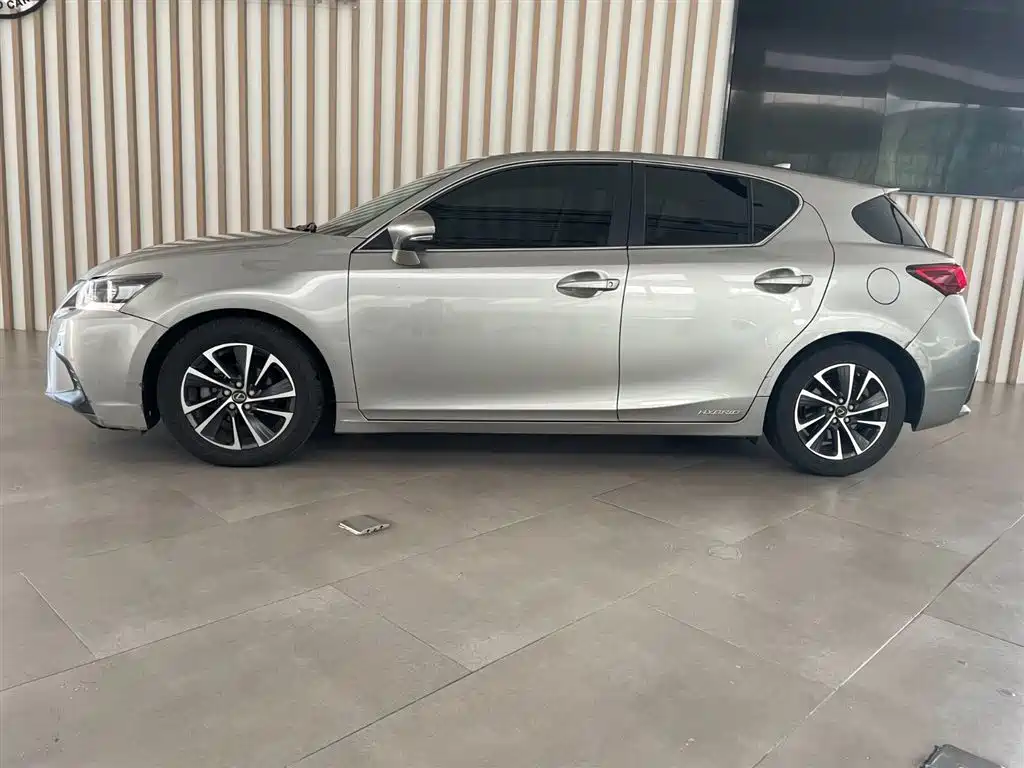 Lexus CT — миниатюра 3