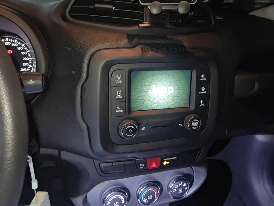 Jeep Renegade — миниатюра 13