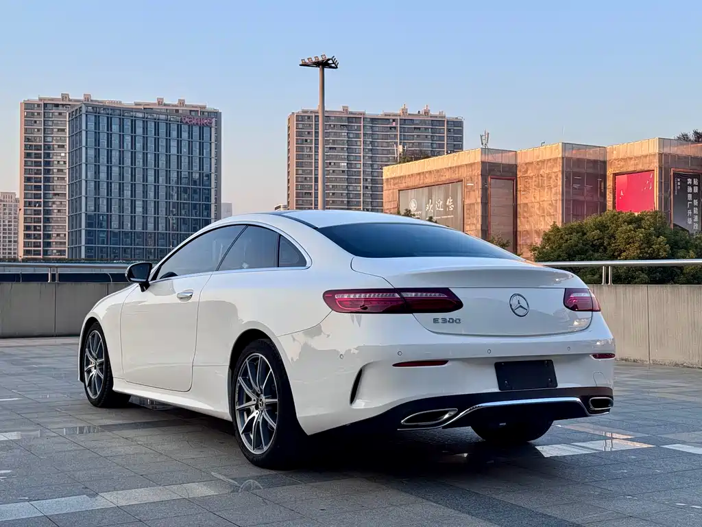 MERCEDES-BENZ E CLASS