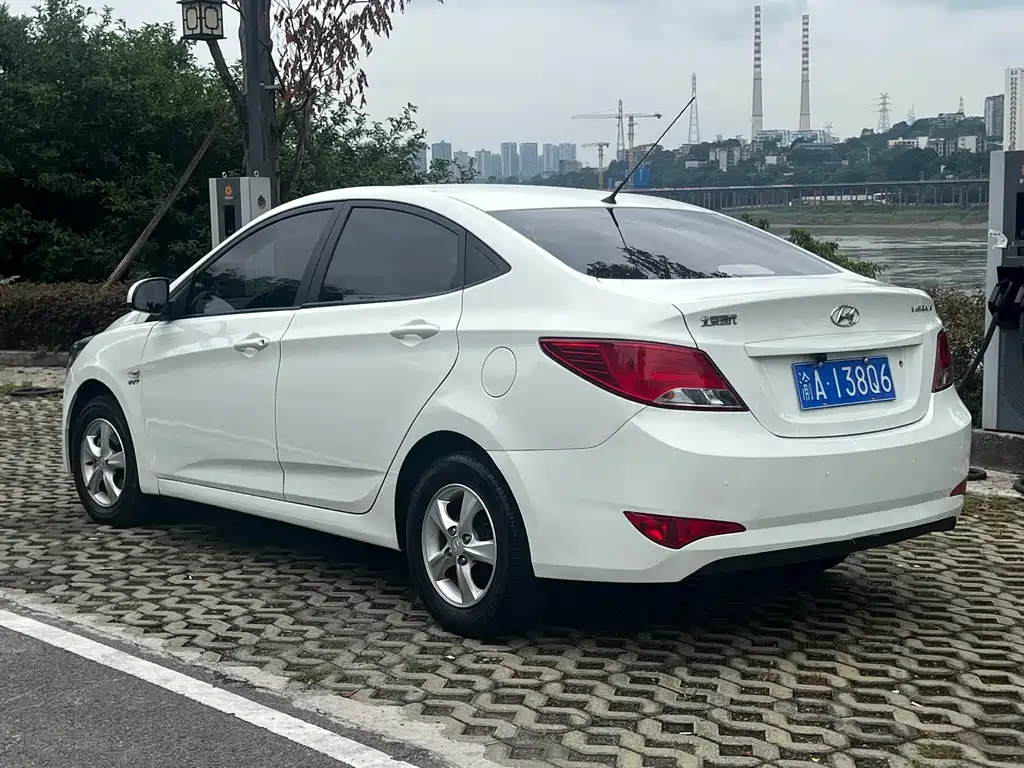 Hyundai Verna — миниатюра 4