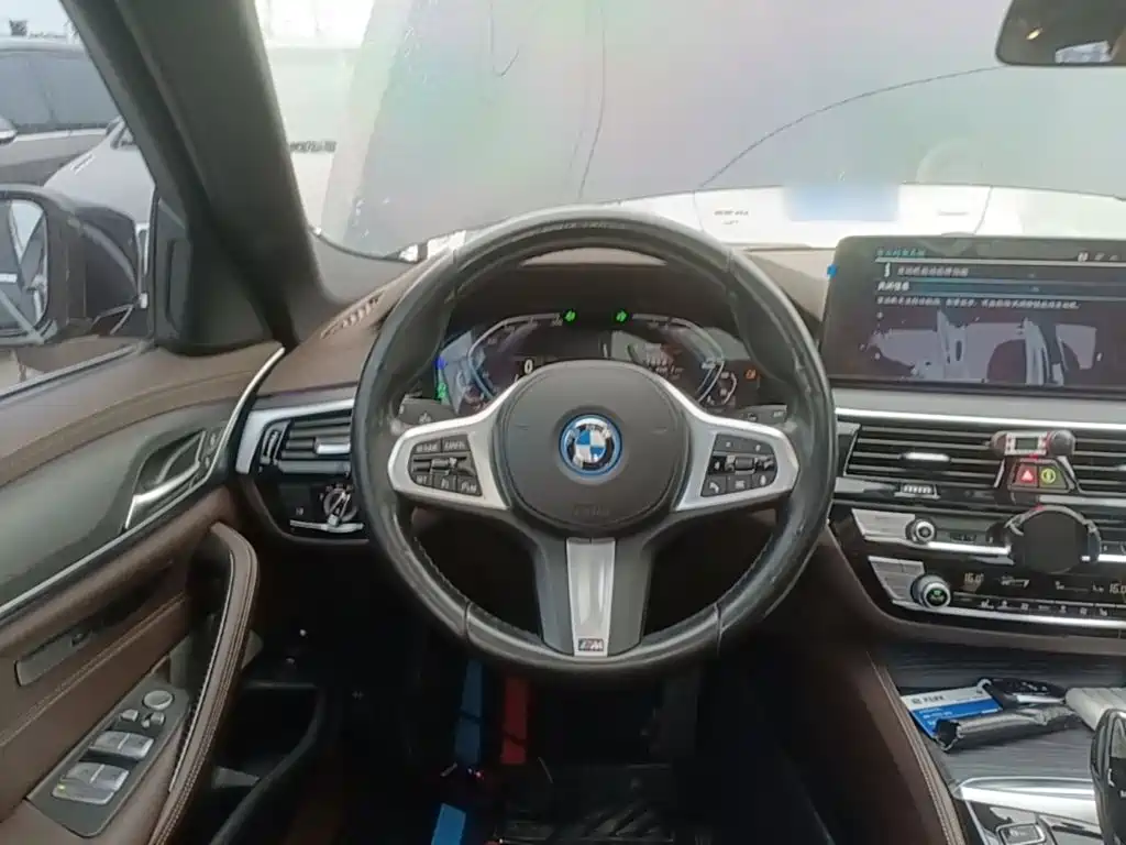 BMW 5 Series New Energy — миниатюра 11
