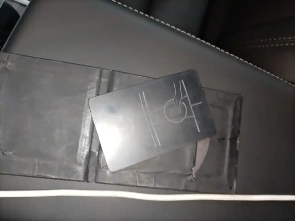 Tesla Model Y — миниатюра 9