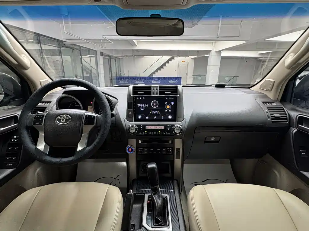 Toyota Land Cruiser Prado 2010 2.7L AT Standard