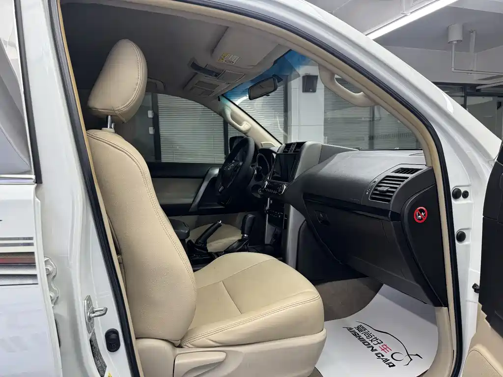Toyota Land Cruiser Prado 2010 2.7L AT Standard