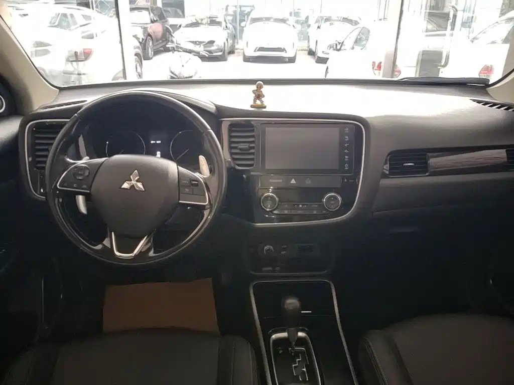 Mitsubishi Outlander — миниатюра 10
