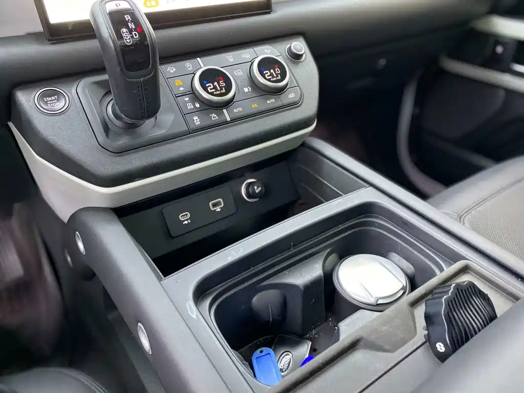 Land Rover Defender — миниатюра 12