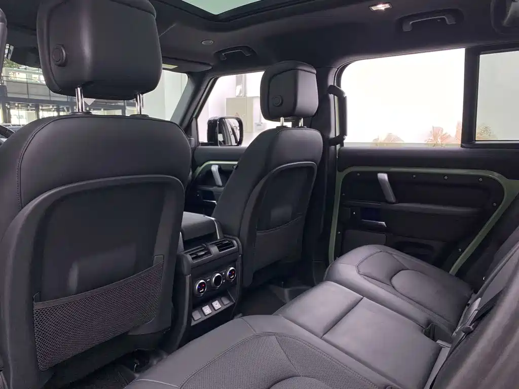 Land Rover Defender — миниатюра 36