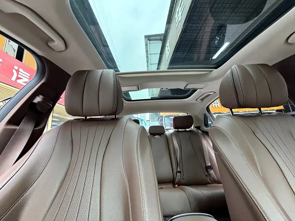 Mercedes-Benz E-Class — миниатюра 23