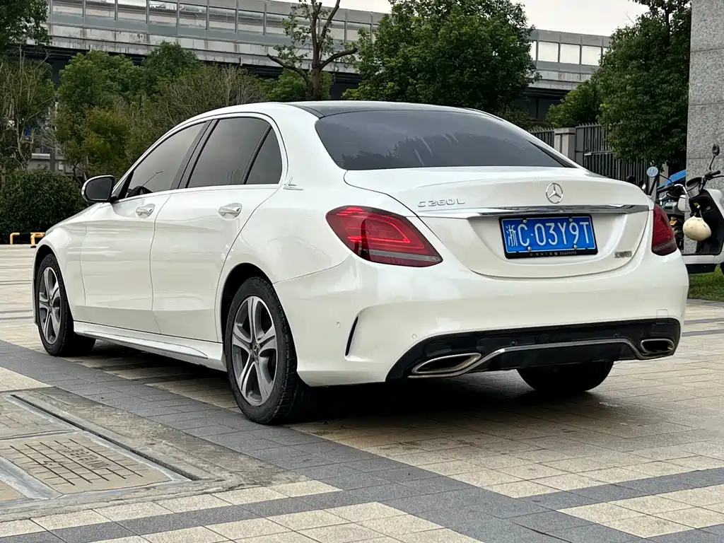 Mercedes-Benz C-Class — миниатюра 14