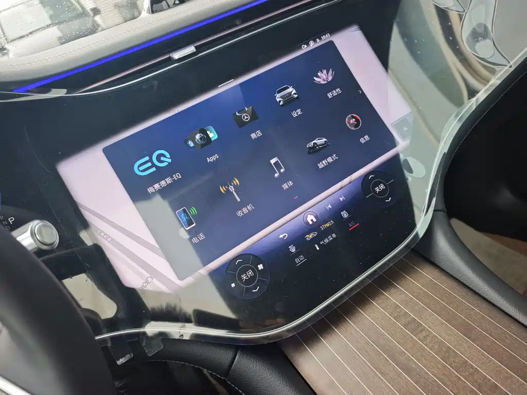 Mercedes-Benz EQS SUV — миниатюра 18