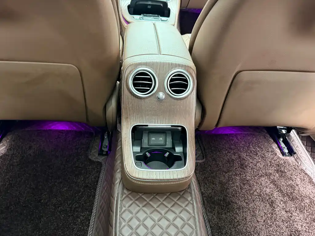 Mercedes-Benz E-Class — миниатюра 15