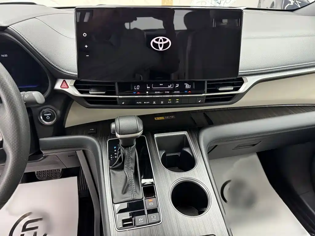 Toyota Granvia — миниатюра 17