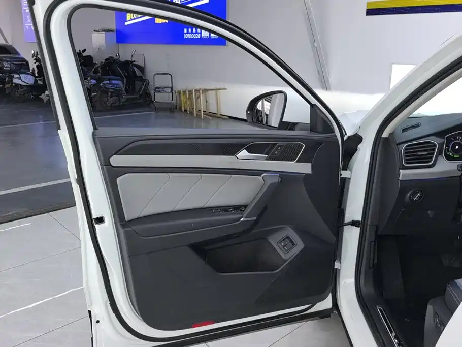 Volkswagen Tayron GTE — миниатюра 7