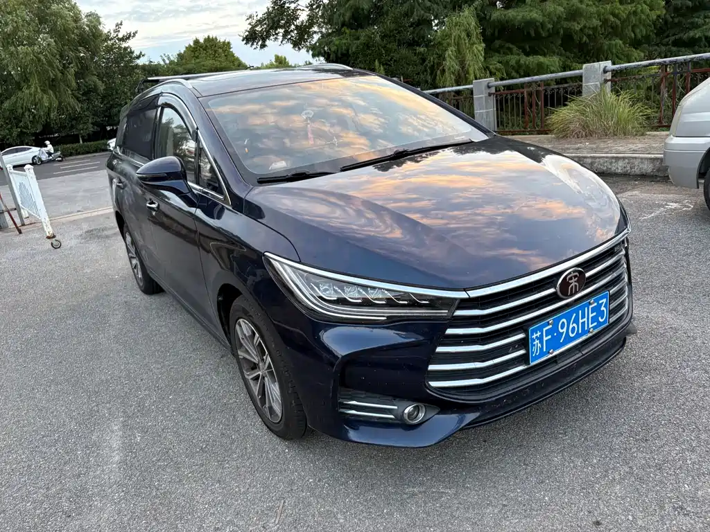 BYD MAX — миниатюра 3
