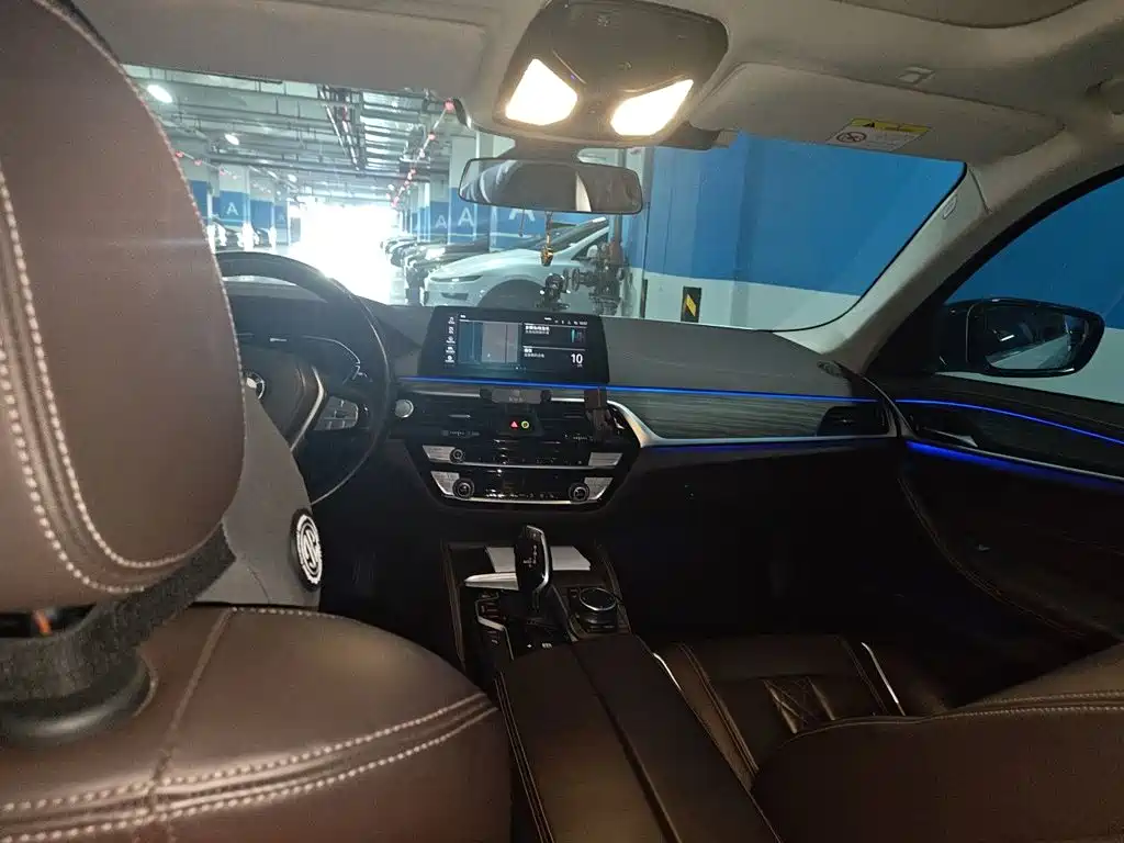 BMW 5 Series New Energy — миниатюра 9