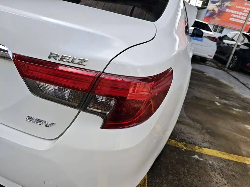 Toyota Reiz — миниатюра 8