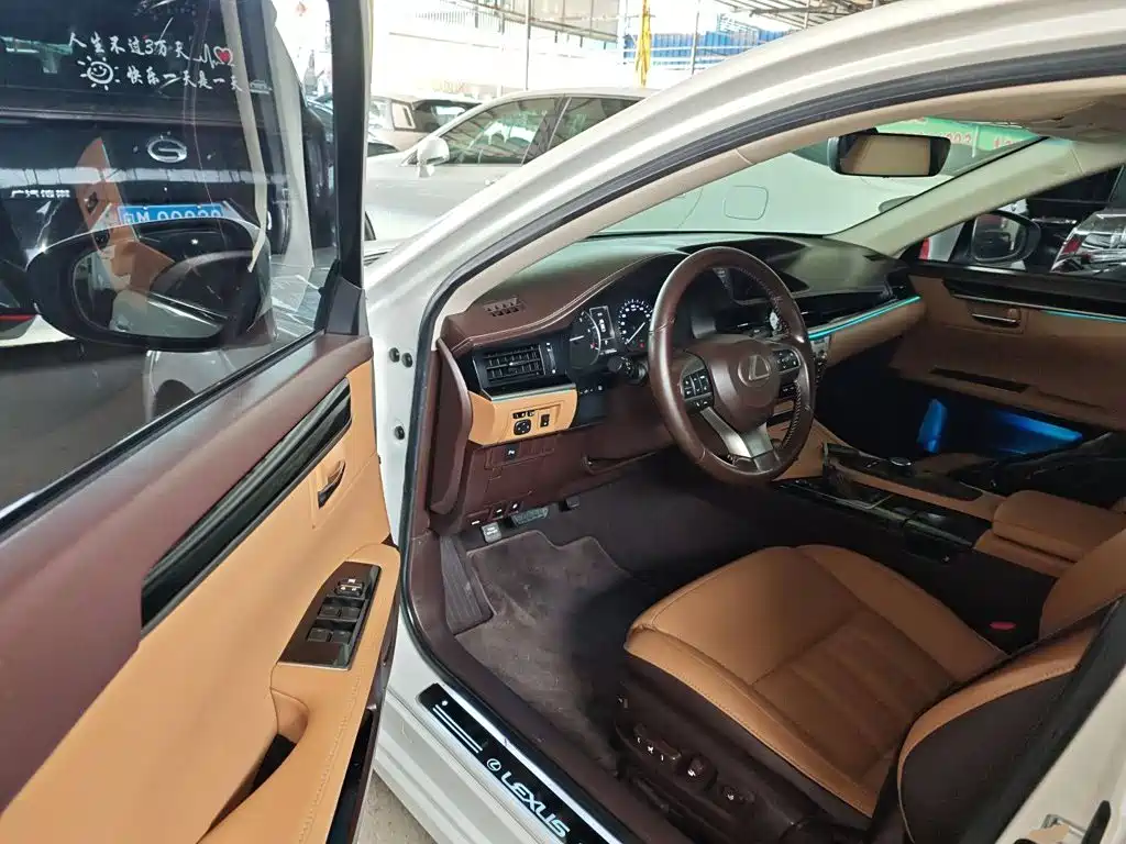 Lexus ES — миниатюра 16