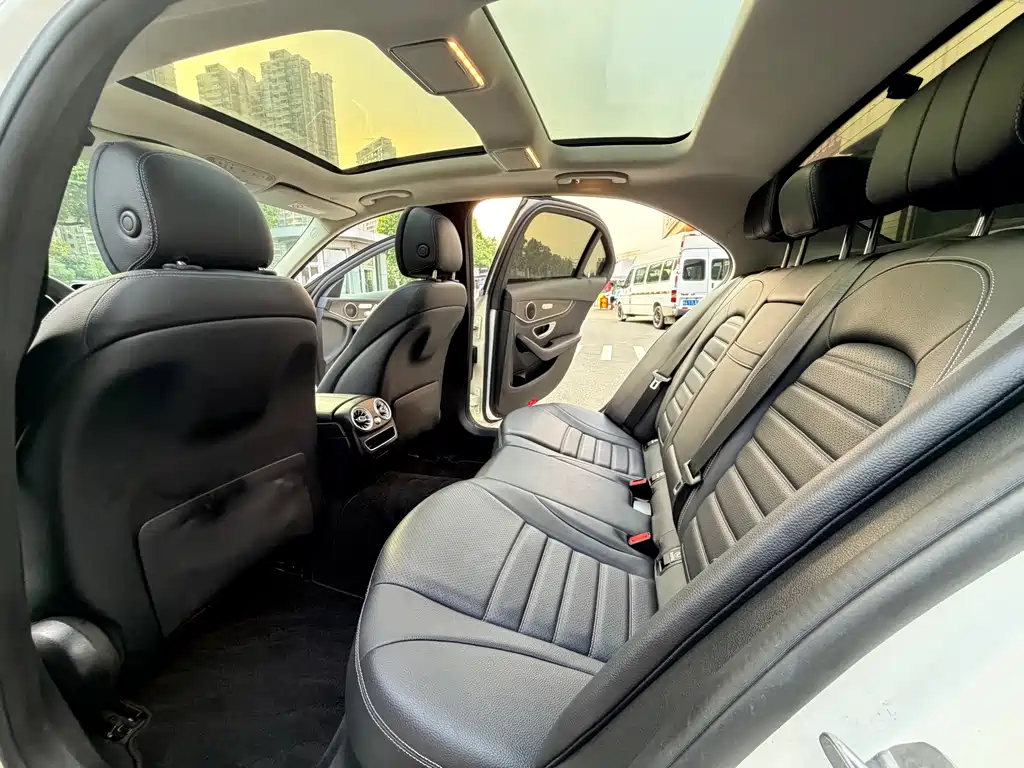 Mercedes-Benz C-Class — миниатюра 12